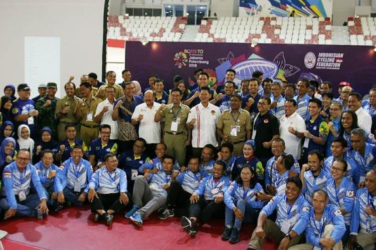 Pengurus Besar Ikatan Sepeda Sport Indonesia (PB ISSI) selaku panitia pelaksana mengadakan pembukaan test venue balap sepeda track di Velodrome Rawamangun, Selasa (24/07/2018). 
