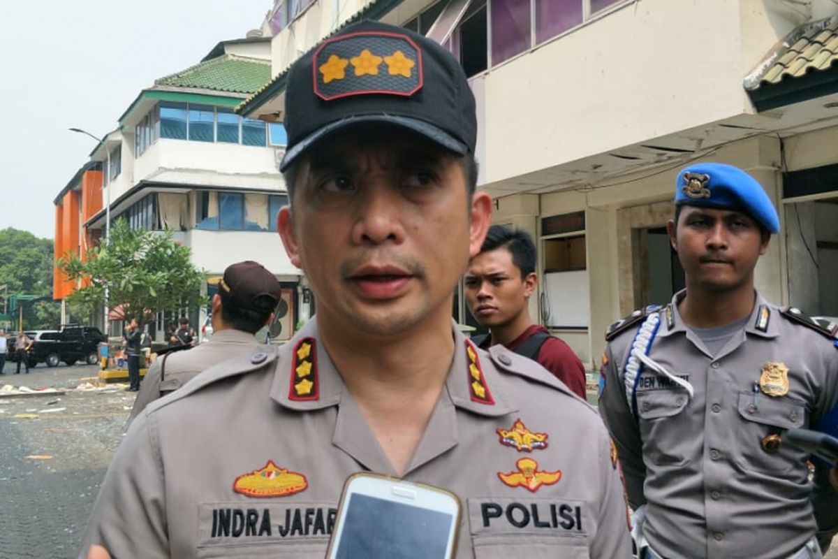 Kapolres Metro Jakarta Selatan Kombes Indra Jafar di lokasi ledakan Ruko Grand Wijaya Center, Jalan Wijaya II, Kebayoran Baru, Jakarta Selatan, Kamis (12/7/2018).