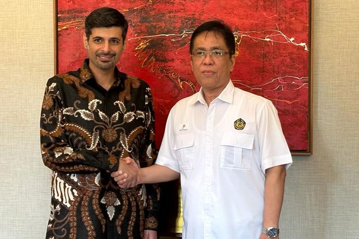 Deputi Eksplorasi, Pengembangan, dan Manajemen Wilayah Kerja SKK Migas Benny Lubiantara dan Presiden Direktur Mubadala Energy Indonesia, Abdulla Bu Ali di Jakarta, Kamis (28/12/2023).