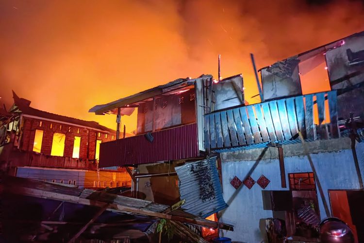 30 Rumah Warga di Sorong Ludes Terbakar 