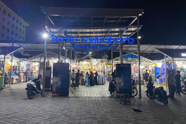 Tampak depan Teras Malioboro 2 di kawasan Malioboro, Yogyakarta, Kamis (12/10/2023).