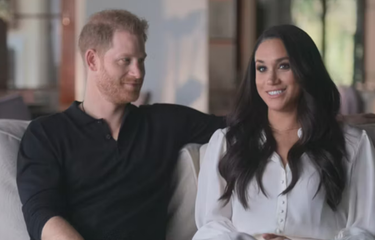 Pangeran Harry dan Meghan Markle dalam serial dokumenter terbarunya di Netflix.