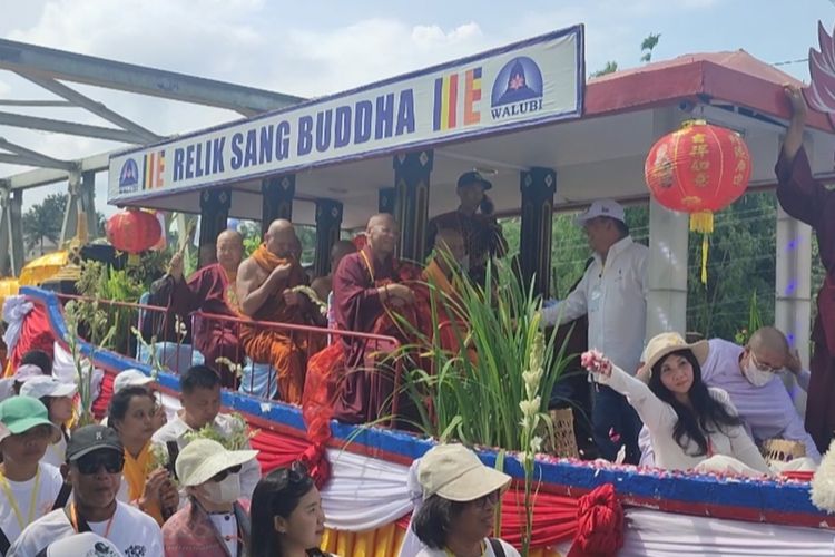 Dari Mendut ke Borobudur, Ribuan Umat Buddha Ikuti Kirab Waisak 2026