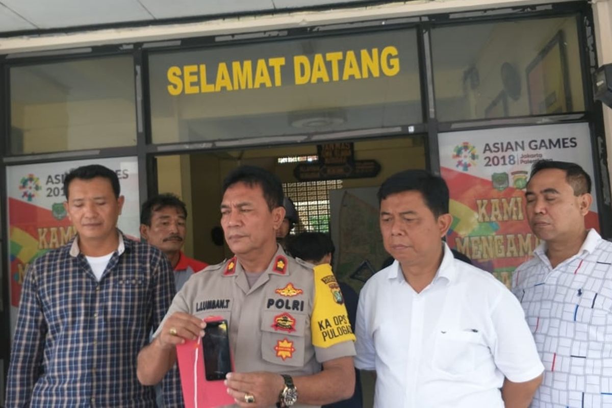 Kapolsek Pulogadung Kompol Lindang Lumban beserta jajaran saat konferensi pers kasus Jambret handphone yang terjadi pada Selasa (20/8/2019).