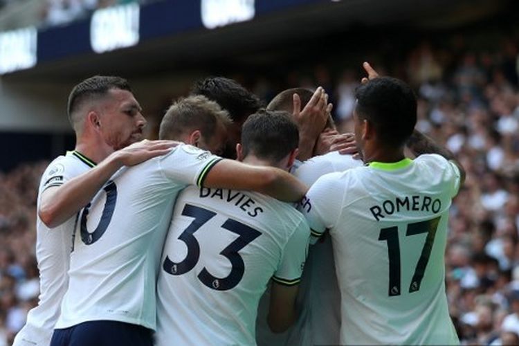 Pemain Tottenham Hotspur merayakan gol Eric Dier, setelah dia mencetak gol dalam pertandingan Liga Inggris antara Tottenham vs Southampton di Stadion Tottenham Hotspur, Sabtu (6/8/2022).