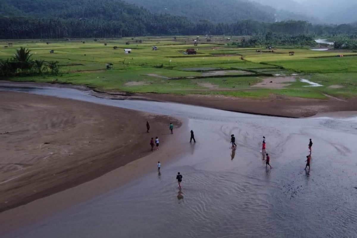 Pantai Kebo Trenggalek di Trenggalek, Jawa Timur.