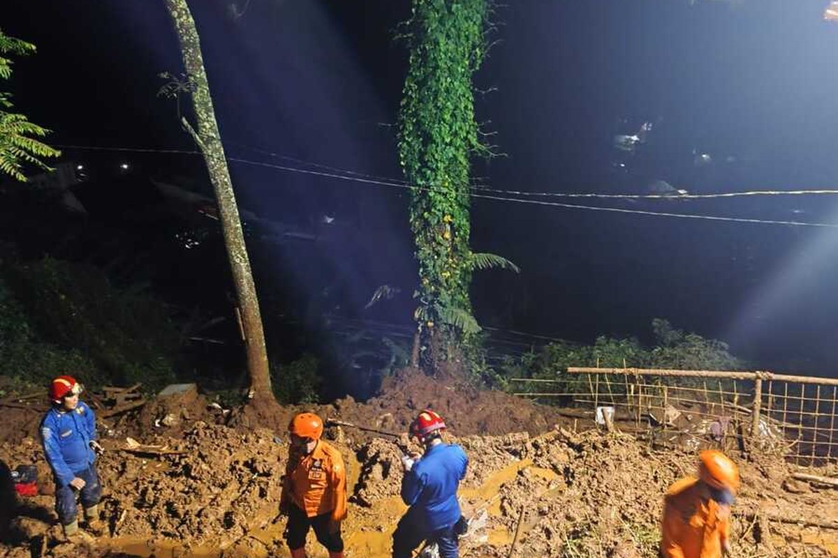 Longsor di Kawasan Puncak Bogor: 7 Orang Tertimbun, 3 Tewas dan 4 Selamat