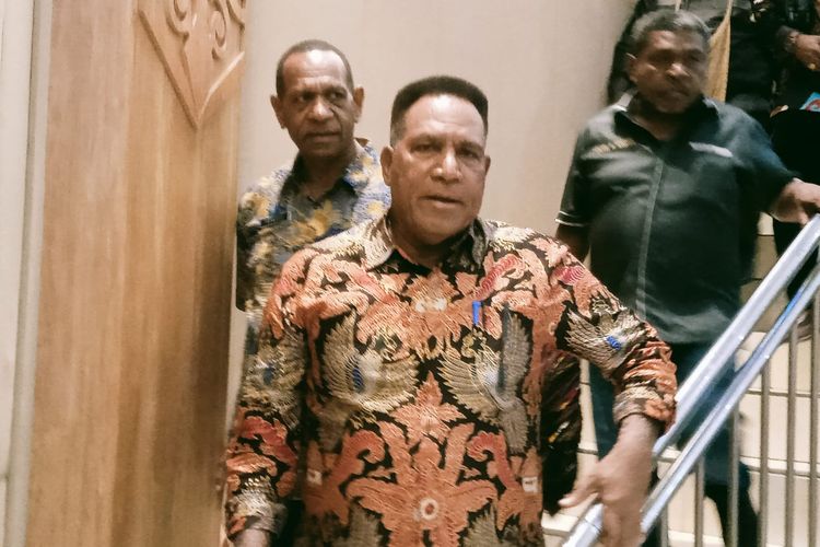 Penjabat Gubernur Papua Barat Paulus Waterpauw usai perayaan satu tahun menjabat dan syukuran perpanjangan masa jabatan  penjabat gubernur Papua barat di Manokwari