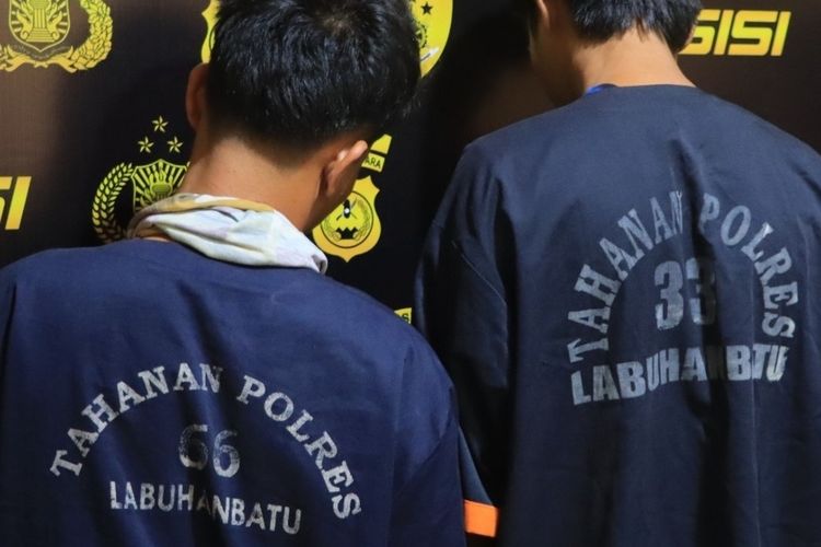 Dua pelaku pemerkosaan terhadap remaja berusia 13 tahun di Labuhanbatu, Sumatera Utara, setelah ditangkap polisi
