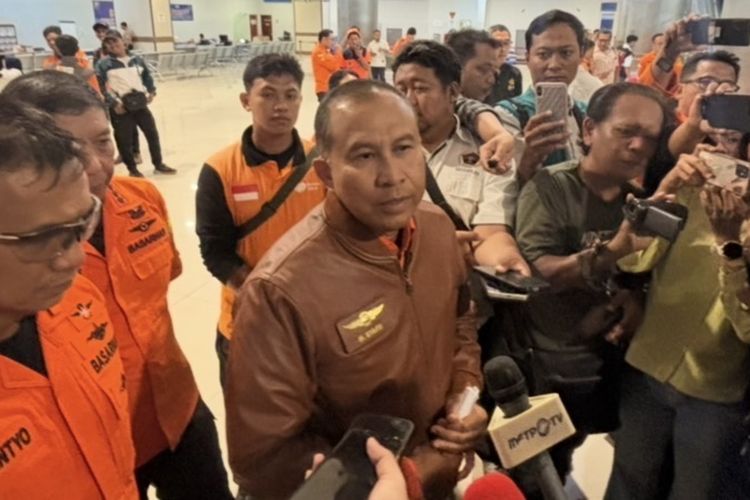Proses Evakuasi Korban KM Mutiara Sentosa 2 Terkendala Cuaca