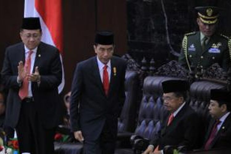Presiden Republik Indonesia, Joko Widodo memberi pidato laporan pertanggungjawaban lembaga-lembaga negara saat Sidang Paripurna MPR dalam rangka Sidang Tahunan MPR 2015 di Gedung Parlemen, Senayan, Jakarta, Jumat (14/8/2015).