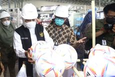 Khofifah Bangga Bola Buatan Madiun Dapat Berkontribusi di Ajang Piala Dunia 2022