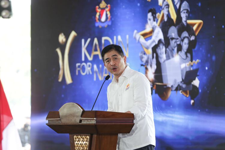 Ketua Umum Kadin Indonesia, Arsjad Rasjid memberi sambutan saat peluncuran platform pelatihan digital untuk tenaga kerja bernama ''Kadin for Naker'' di  Jakarta, Minggu (30/4/2023). Kadin for Naker diharapkan dapat meningkatkan keterampilan dari para tenaga kerja sesuai dengan kebutuhan industri saat ini.