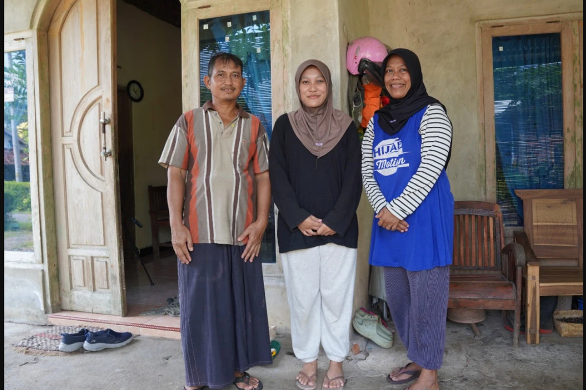 Elsa Yuliana (18), anak seorang marbot masjid, masuk UGM tanpa tes dan dapat beasiswa subsidi UKT.