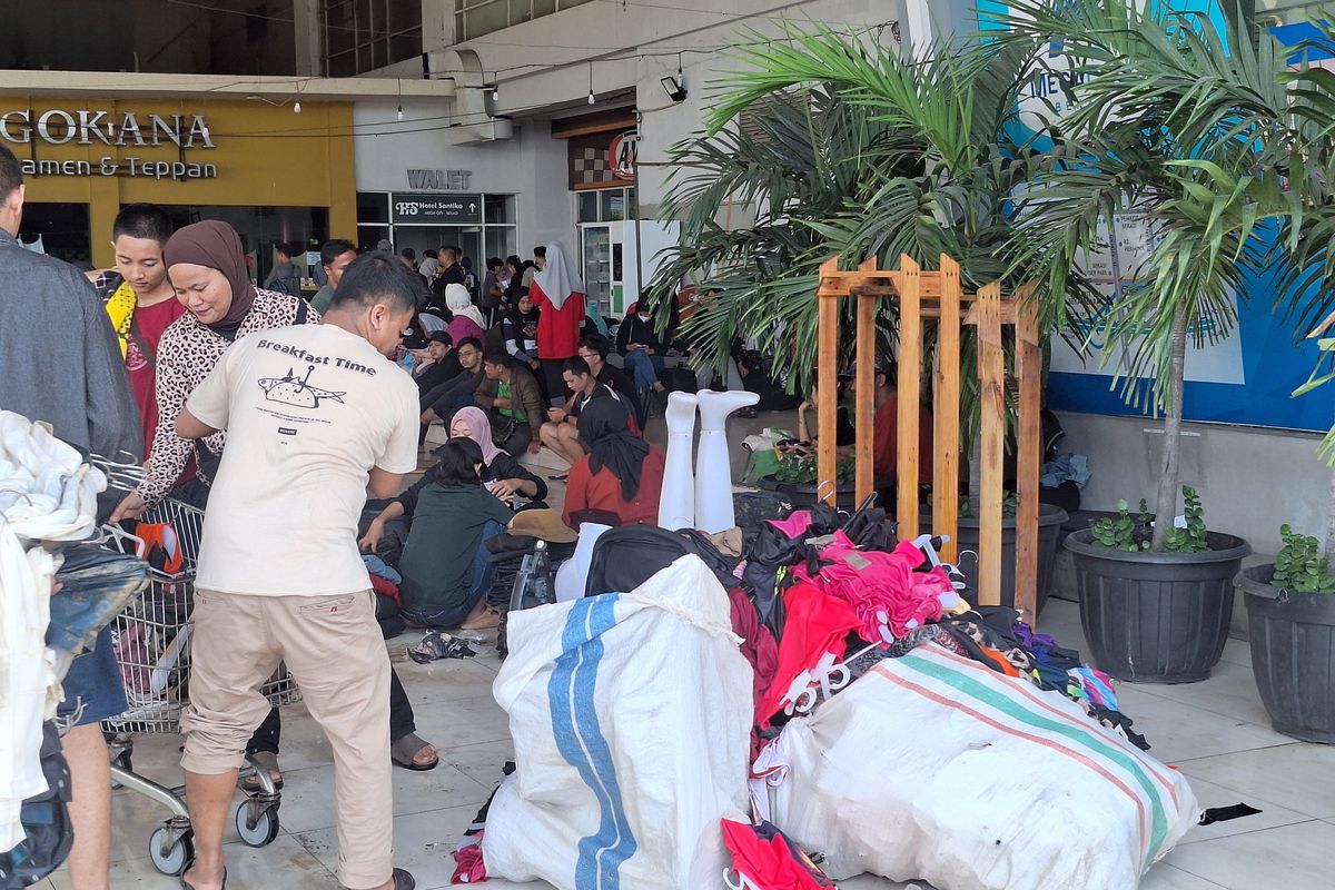 Kekacauan Imbas Banjir Mega Bekasi Dagangan Terendam Mobil Mobil Rusak