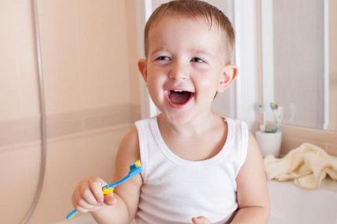 Usia Berapa Anak Harus Dibiasakan Menyikat Gigi?
