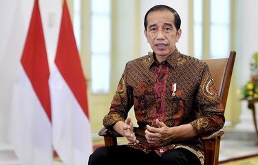 Presiden Joko Widodo memberikan pernyataan tentang perkembangan kasus COVID-19 khususnya varian Omicron di Istana Kepresidenan, Bogor, Jawa Barat, Jumat (28/1/2022). ANTARA FOTO/Biro Pers dan Media Setpres/Handout/wsj.
