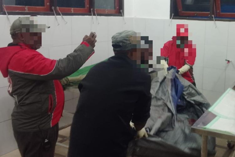 Polisi Evakuasi Korban Penyerangan Pekerja di Tolikara, 5 Selamat dan 5 Tewas