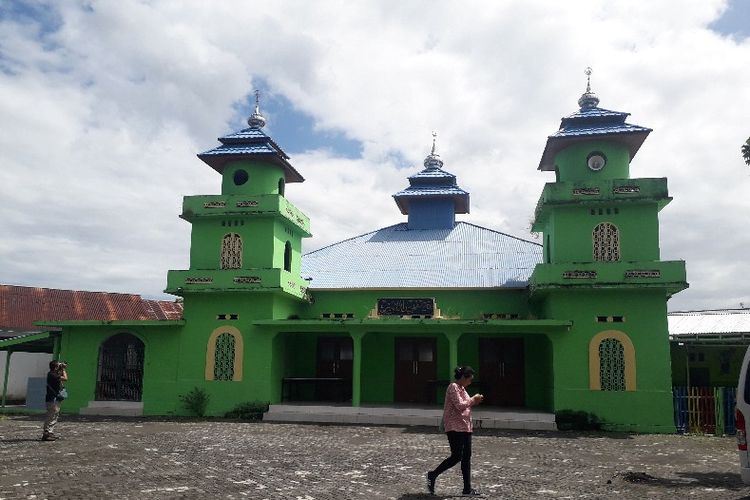 Tampak depan Masjid Jami An-Nur, Kelurahan Girian Bawah, Kecamatan Girian, Kota Bitung, Sulawesi Utara.