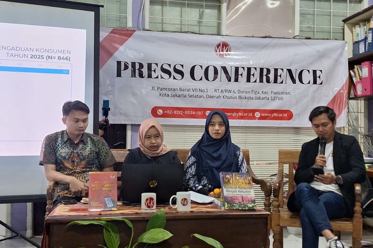 Konferensi Pers Bedah Pengaduan Konsumen: 365 Hari Pengaduan Konsumen, Menulis Ulang Regulasi dan Kebijakan Korporasi yang Inklusif dan Berkeadilan, Rabu (14/1/2026).