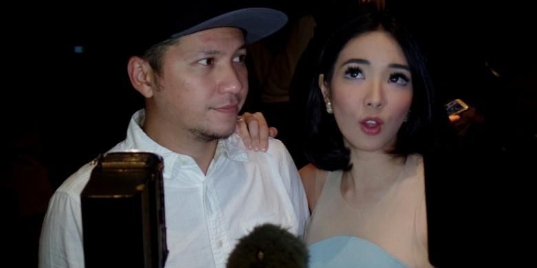 Gading Marten dan Gisella Anastasia menghadiri pemutaran perdana film Jakarta Undercover di Epicentrum Walk XXI, Kuningan, Jakarta Selatan, pada Selasa (21/2/2017).