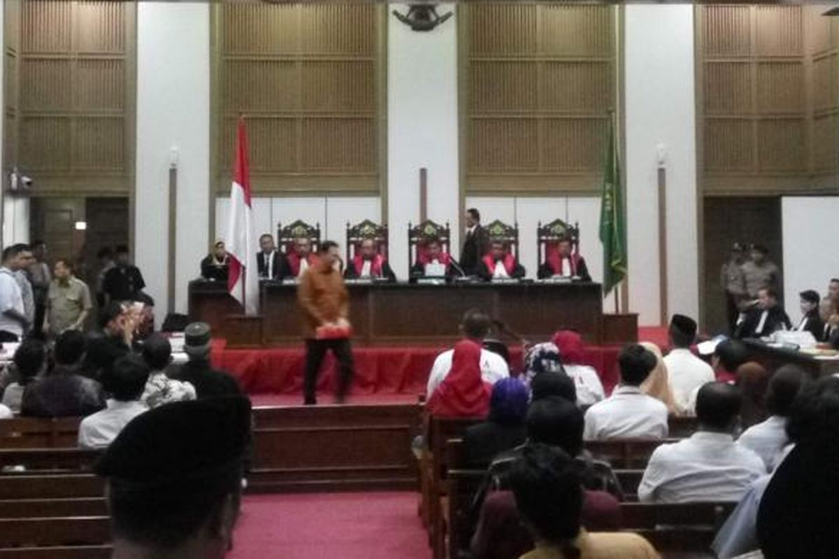 Suasana persidangan kasus dugaan penodaan agama dengan terdakwa Basuki Tjahaja Purnama atau Ahok di Kementerian Pertanian, Jakarta Selatan, Selasa (14/3/2017).