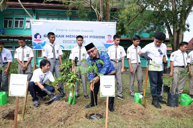 PT Pertamina (Persero) mengimplementasikan program Tanggung Jawab Sosial dan Lingkungan (TJSL) bertajuk Sekolah Energi Berdikari (SEB) di SMK Negeri 2 Dumai.
