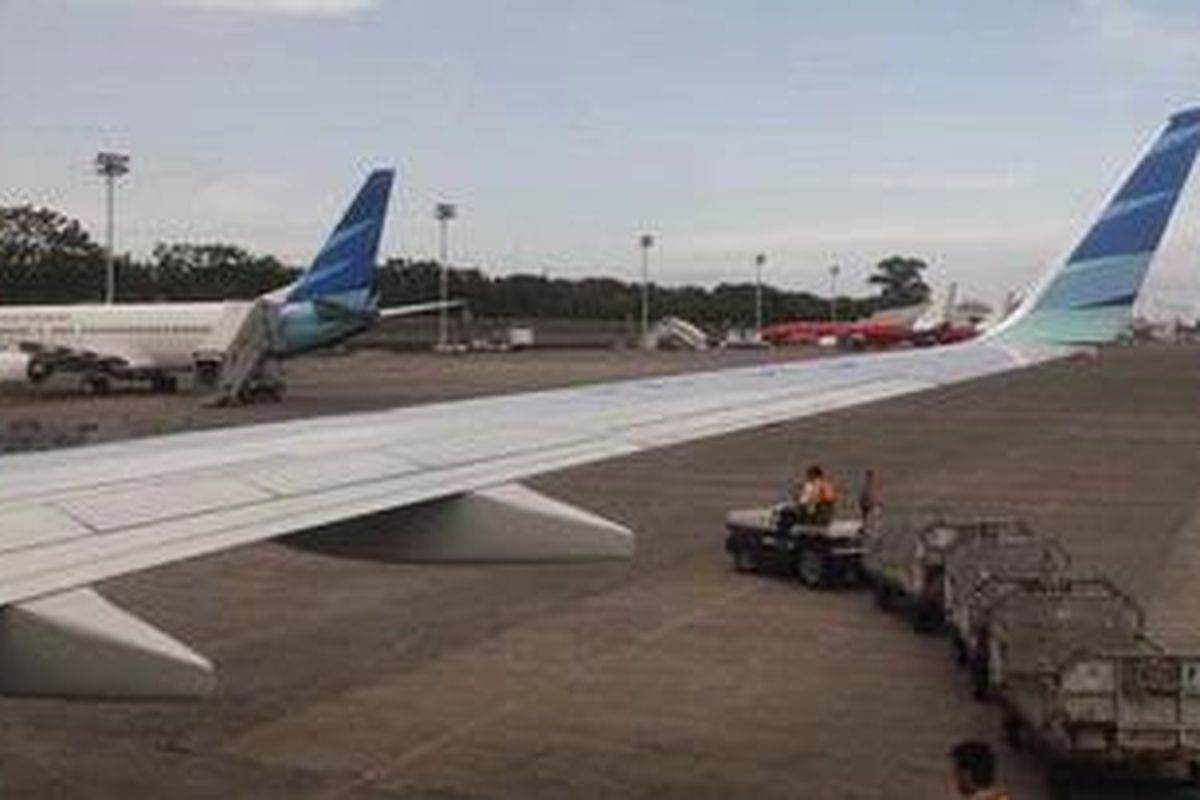 Pesawat Boeing 737-800 milik Garuda Indonesia di Bandara Ngurah Rai, Bali, Selasa (26/4/2011). 
