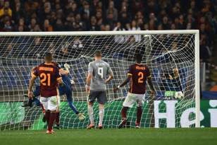 Proses gol pertama Cristiano Ronaldo saat Real Madrid menang 2-0 atas AS Roma.