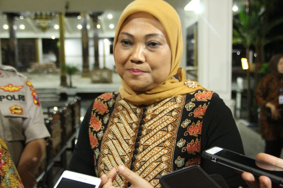 Menteri Tenaga Kerja dan Transmigrasi, Ida Fauziyah, saat berada di rumah dinas Bupati Jombang, Jawa Timur, Jumat (15/11/2019) malam.