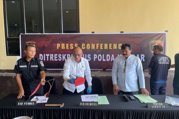 Pegawai kelurahan di Kota Singkawang, Kalimantan Barat (Kalbar) berinisial RS yang membuat konten video monyet ekor panjang dijual dan beredar di Australia. 