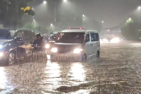 Hujan Deras Guyur Jakarta Semalam, Ini Wilayah yang Masih Tergenang Banjir