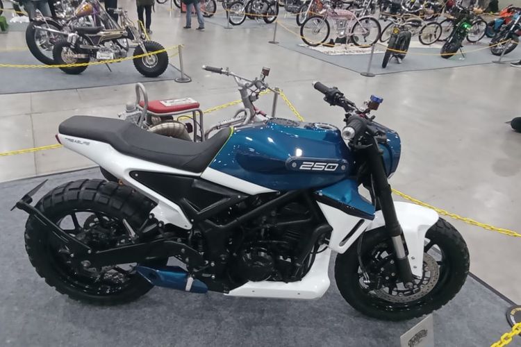 Yamaha R25 Cafe Racer mejeng di Kustomfest 2023