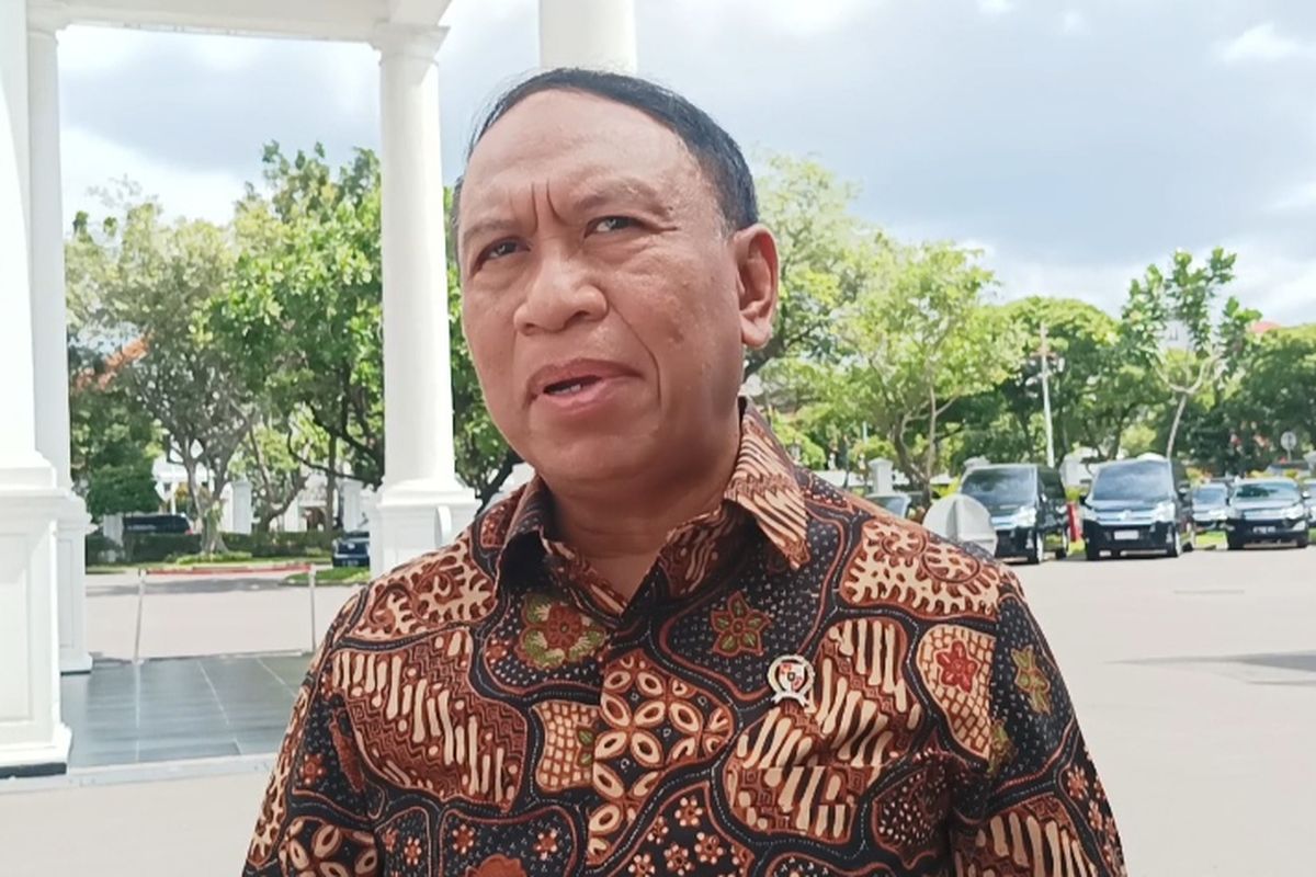 Wakil Ketua Umum PSSI terpilih Zainudin Amali saat akan bertemu Presiden Joko Widodo di Istana Merdeka, Senin (20/3/2023).