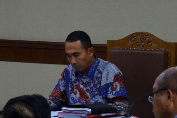 Bupati nonaktif Buton Samsu Umar Abdul Saimun menjadi terdakwa di Pengadilan Tipikor Jakarta, Rabu (9/8/2017).