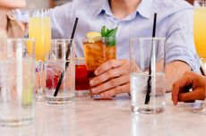 5 Kebiasaan Minum Untuk Mengecilkan Perut dan Memperlambat Penuaan