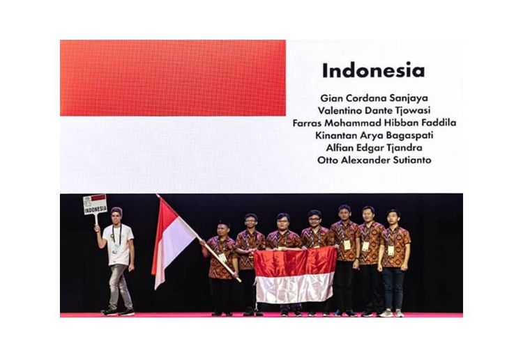 Pelajar Indonesia yang mengikuti Olimpiade Matematika Internasional di Romania. Tim Indonesia mendapatkan 1 emas dan 5 perak.