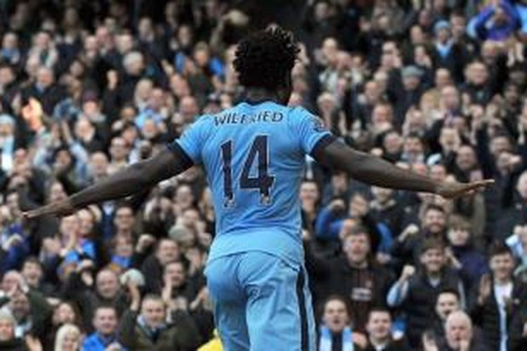 Selebrasi bomber Manchester City, Wilfried Bony, seusai mencetak gol ke gawang West Bromwich Albion, pada pertandingan lanjutan Premier League, Sabtu (21/3/2015).  