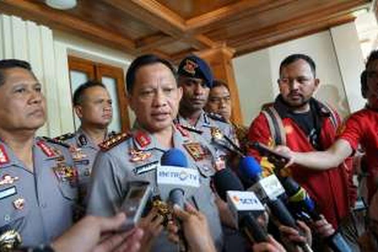 Kepala Kepolisian RI (Kapolri) Jenderal Tito Karnavian saat ditemui usai menghadiri rapat koordinasi terbatas tingkat menteri terkait keamanan nasional, di kantor Kemenko Polhukam, Jakarta Pusat, Selasa (20/12/2016).