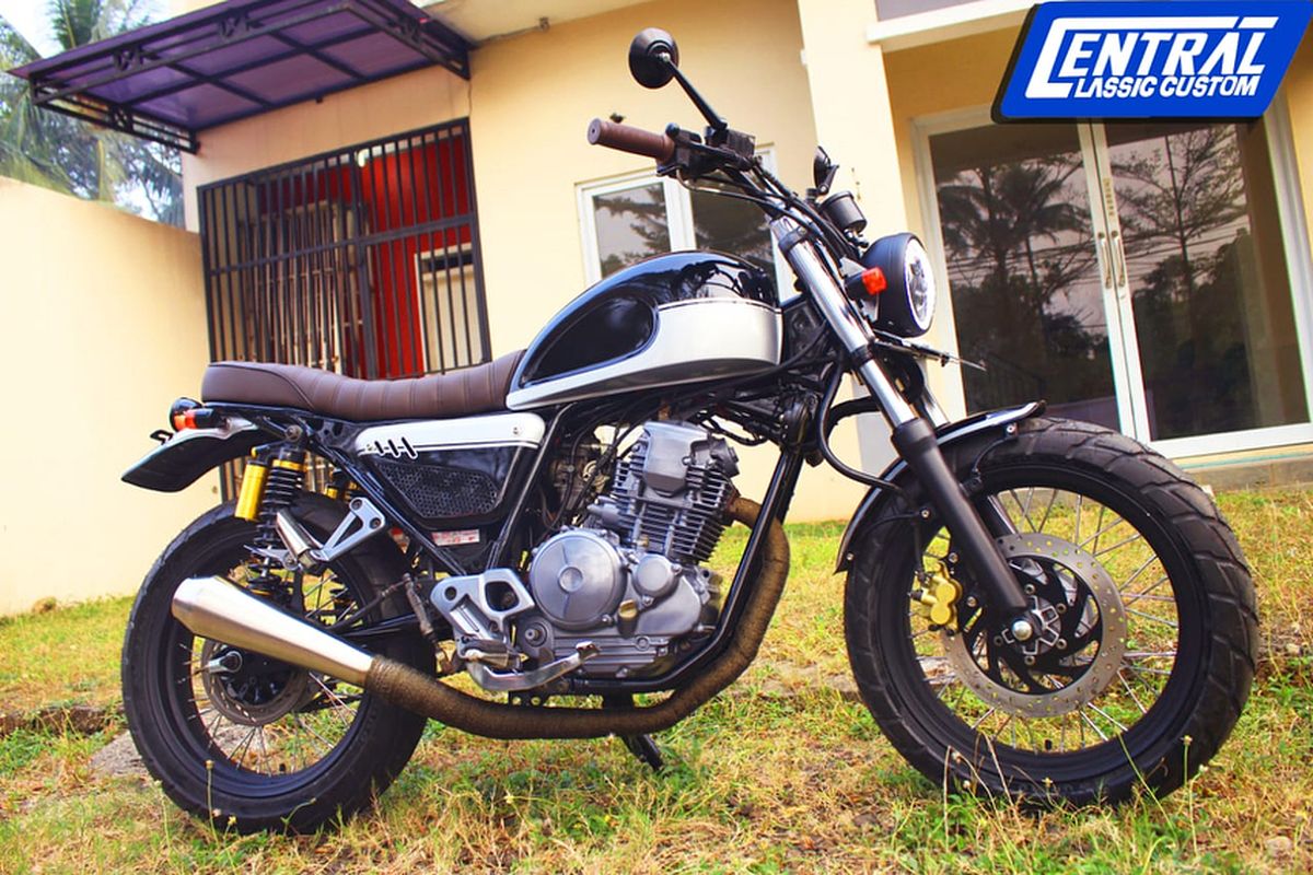 Yamaha Scorpio tahun 2011 yang dimodifikasi bergaya Japstyle Drop Seat.