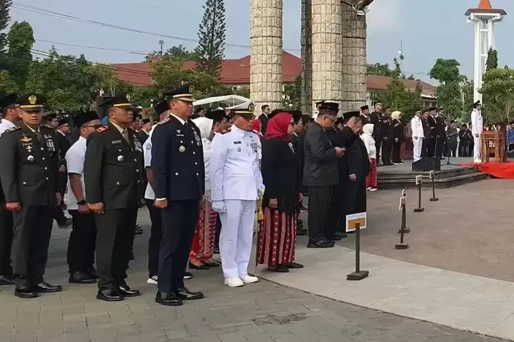 Alasan Lucky Hakim Biarkan Pejabat Panas-panasan Saat Upacara HUT Ke-81 RI di Indramayu: Ini Kesetaraan Agar Kita Sama-sama Panas