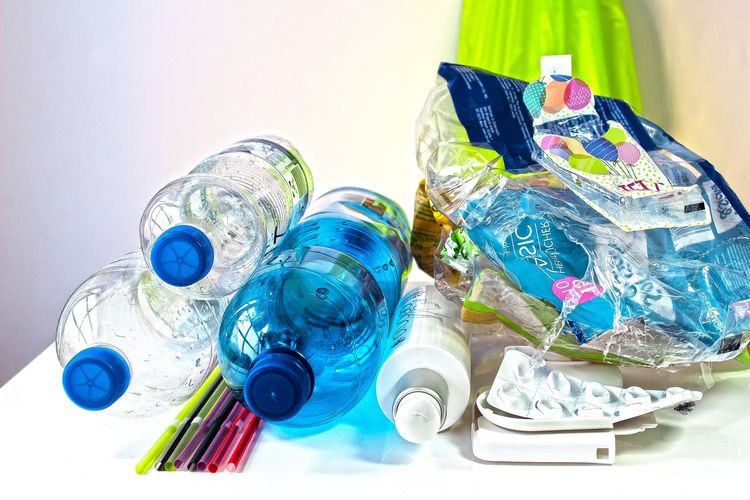 Yuk, Kreasikan Sampah Plastik di Rumah Menjadi 4 Barang Berikut