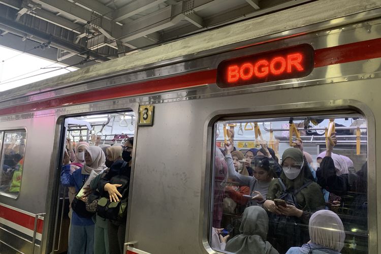 Sempat Terganggu Pohon Tumbang, KRL Manggarai-Bogor Kembali Normal