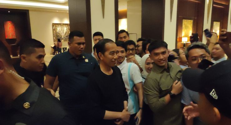 Sambangi Hotel Tempat Kumpul Kubu Prabowo-Gibran, Jokowi Sebut Antar Cucu