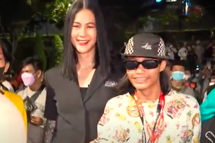 Paula Verhoeven dengan Bonge, salah satu remaja viral karena Citayam Fashion Week