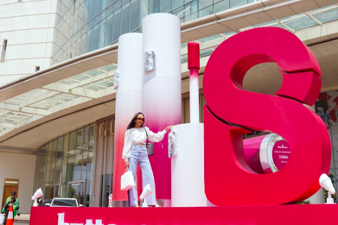 Instalasi Lip Cream Raksasa di Lobby Senayan City, Ada Apa?