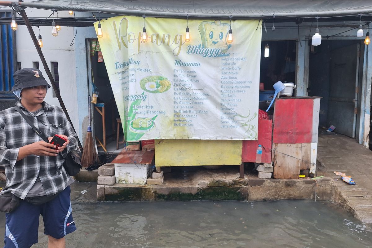 Pendapatan Pedagang di Muara Angke Anjlok Imbas Terendam Banjir Rob 5 Hari