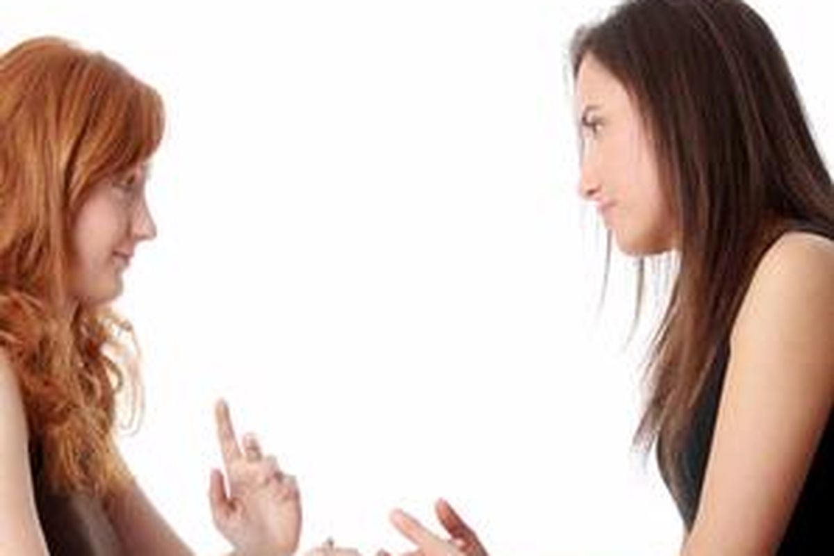 Pilih teman bicara yang bisa memahami kondisi Anda dan memberikan motivasi membangun saat sedang terpuruk.