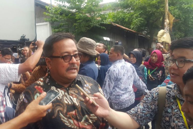 Rano Karno menghadiri pernikahan Kahiyang Ayu dengan Muhammad Bobby Afif Nasution di Gedung Graha Saba Buana, Solo, Jawa Tengah, Rabu (8/11/2017).