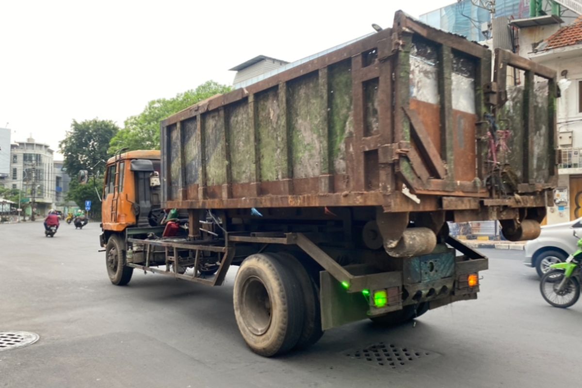 Truk yang kecelakaan hingga tewaskan pengendara sepeda motor, Selasa (20/5/2025).
